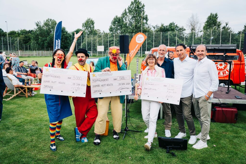 Legendenspiel 2024 (v.l.n.r.) Jacky Suarez (HHH), Gilberto da Silva (HHH), Ludger Hoffkamp (HHH), Maria Bley (HHH), Matthias Hetzer (Logomotion), Vincenzo Paradiso (Paradiso Gastro), Frank Lutz (Thermohauser GmbH): Wir danken allen Spender:innen sehr herzlich! Copyright Michael Pogoda