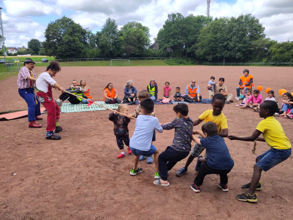 HUMOR HILFT HEILEN Klinikclowns beim Sommercamp für geflüchtete Kinder in Königswinter_Foto Copyright Georg Brinkmann