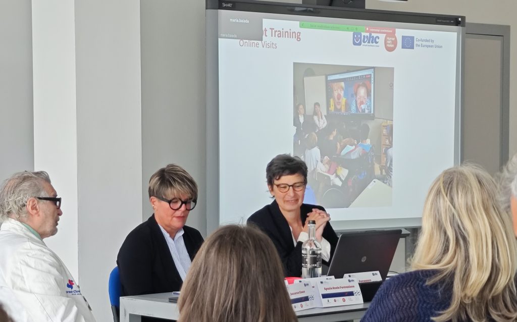 Mit einer Pressekonferenz wurde das erasmus+-Projekt in Florenz nun beendet: Ab sofort ist die Plattform für digitale Klinikclownvisiten nutzbar! Foto: HHH